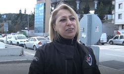 Hastanede uyuyan çocuğun üzerini örten güvenlik görevlisi yürekleri ısıttı