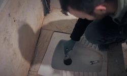 Hatay'da tuvalet deliğinde zulalanan uyuşturucuyu polis buldu