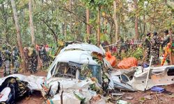 Hindistan'da düşen uçaktaki 7 kişi ölü bulundu