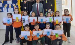 Hisarcık'ta İstiklal Marşı'nı hatasız ve ezbere okuyan öğrenciler ödüllendirildi