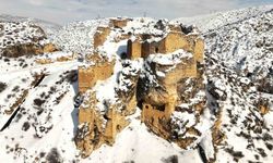 Hurman Kalesi karla birlikte mest etti