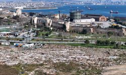 İBB ve İSKİ'nin moloz döktüğü tarihi Kazlıçeşme Meydanı'nda çevre kirliliği