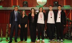 İletişim Bilimleri Fakültesi öğrencileri dereceyle döndü