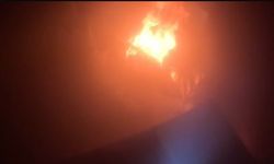 İtfaiye erlerinin ateşe verilen evi söndürme anları kask kamerasında