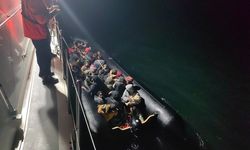 İzmir açıklarında 59 düzensiz göçmen yakalandı
