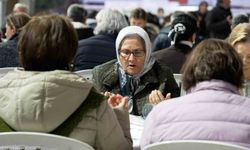 İzmir Büyükşehir Belediyesi ilk iftar sofrasını Gaziemir'de kurdu