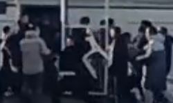 İzmir'de U18 maçında saha karıştı: Sandalyeler havada uçuştu