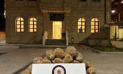 Kaçak tütünleri açıktan taşırken yakalandı