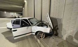 Karaman'da kontrolden çıkan otomobil alt geçidin duvarına çarptı