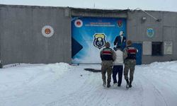 Kars'ta aranan 2 kişi jandarma ekiplerince yakalandı