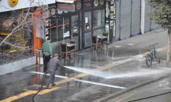 Kars'ta kaldırımlar tazyikli suyla yıkanıyor