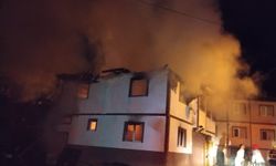 Kastamonu'da alevlere teslim olan iki katlı ev kullanılamaz hale geldi