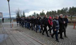 Kastamonu'da uyuşturucu operasyonunda yakalanan 12 şüpheli adliyeye sevk edildi