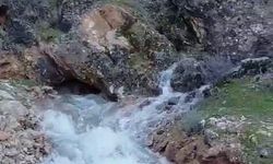 Kayalık alandan sular çıktı