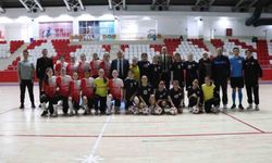 Kaymakam Öztürk, Yıldız Kızlar Futsal maçını takip etti
