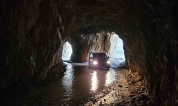 Kemaliye'de Taş Yolu'nda kar suları tünelleri bastı