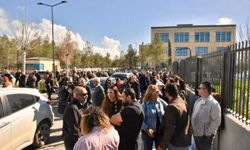 KKTC'de fiber optik protokolüne karşı Meclis önünde eylem