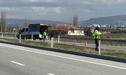 Kontrolden çıkan kamyonet bariyerlere çarptı: 1 yaralı