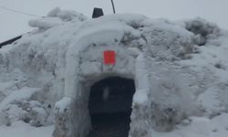 Köyde kardan çay ocağı kurdular, birlik ve beraberlik mesajı verdiler