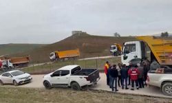 Kurtalan'da ağır tonajlı araçların geçişine tepki gösteren köylüler yolu kapattı