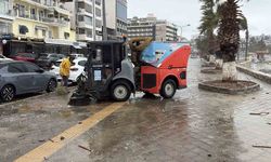 Kuşadası Belediyesi'nden sağanak ve fırtına mesaisi