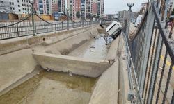 Malatya'da kontrolden çıkan pikap kanala uçtu