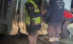 Mardin'de pet şişe yüklü tır devrildi: 1 yaralı