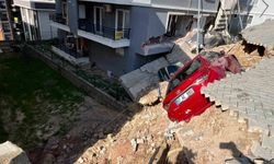 Menemen'de istinat duvarı çöktü: 151 kişi tahliye edildi