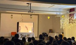 Menteşe'de gönüllü gençler Hacivat ve Karagöz'ü okullara taşıdı