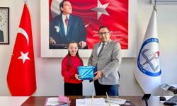 Menteşeli Azra İstiklal Marşı okuma yarışmasında Türkiye birincisi oldu