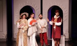 Merkezefendi Kent Tiyatrosu yeni oyunu 'Biz Aşık Değiliz' ile sahnede