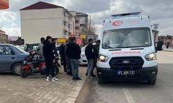 Motosiklet ile otomobil çarpıştı: 1 yaralı