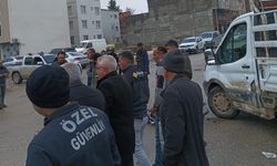 Motosikletle kamyonet çarpıştı: 2 yaralı