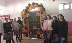 Muradiye'de Ramazan coşkusu kapılara yansıdı