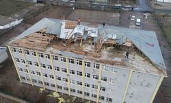 Muş'ta fırtına okul çatısını uçurdu: Eğitime ara verildi