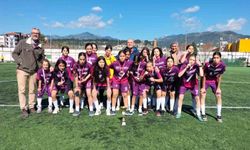 Nazilli Beşeylül Ortaokulu kız futbol takımı il şampiyonu oldu