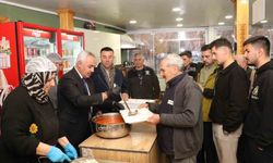 Oltu Belediyesi günlük 500 kişiye iftar yemeği veriyor