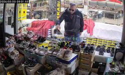 Önce beğendi ardından poşete koyup çaldı