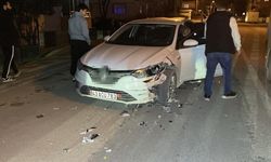 Otomobil ile motosiklet kafa kafaya çarpıştı: 2 yaralı