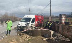 Pınarhisar'da panelvan araç çeşmeye çarptı: 1 yaralı