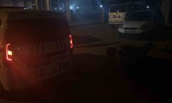 Polisten kaçan motosikletli kuryeden uyuşturucu çıktı