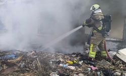 Samandağ'da metruk bina yangını