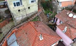 Sarıyer'de 4 binadaki 31 vatandaş tahliye edildi, çöken merdiven havadan görüntülendi