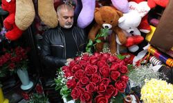 Sevgililer Günü'nde 100 TL'lerden başlayıp, 7 bin TL'ye kadar çıkan çiçek hediyesi