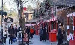 Sevgililer Günü'nde Sanat Sokağı renkli görüntülere sahne oldu