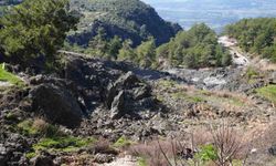 Seydikemer'de heyelan nedeniyle yol kapandı