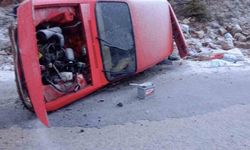 Şiddetli rüzgar otomobili yan yatırdı