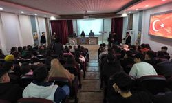 Siirt'te cumhuriyet savcıları lise öğrencilerini 'dolandırıcılık' konusunda bilgilendirdi