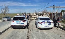 Sultangazi'de beton mikseri devrildi: Sürücü yaralandı