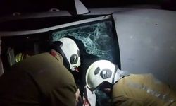 Takla atarak tarlaya uçan otomobilin sürücüsü yaralandı